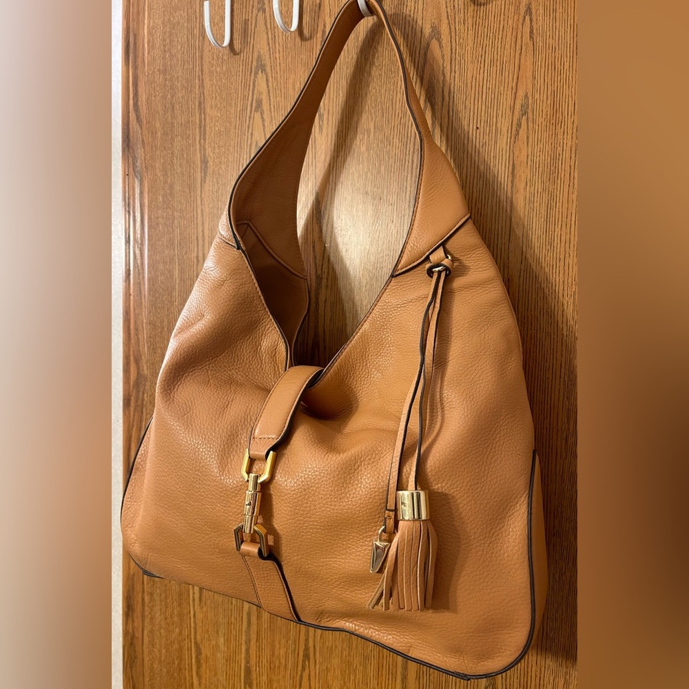 G.I.L.I. Genuine Leather Hobo w/ Gold Hardware - Picture 2 of 13